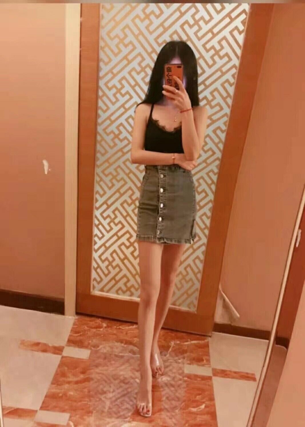 年芳十九，粉嫩妹子，长腿紧紧的，尺度给力的纯情炮