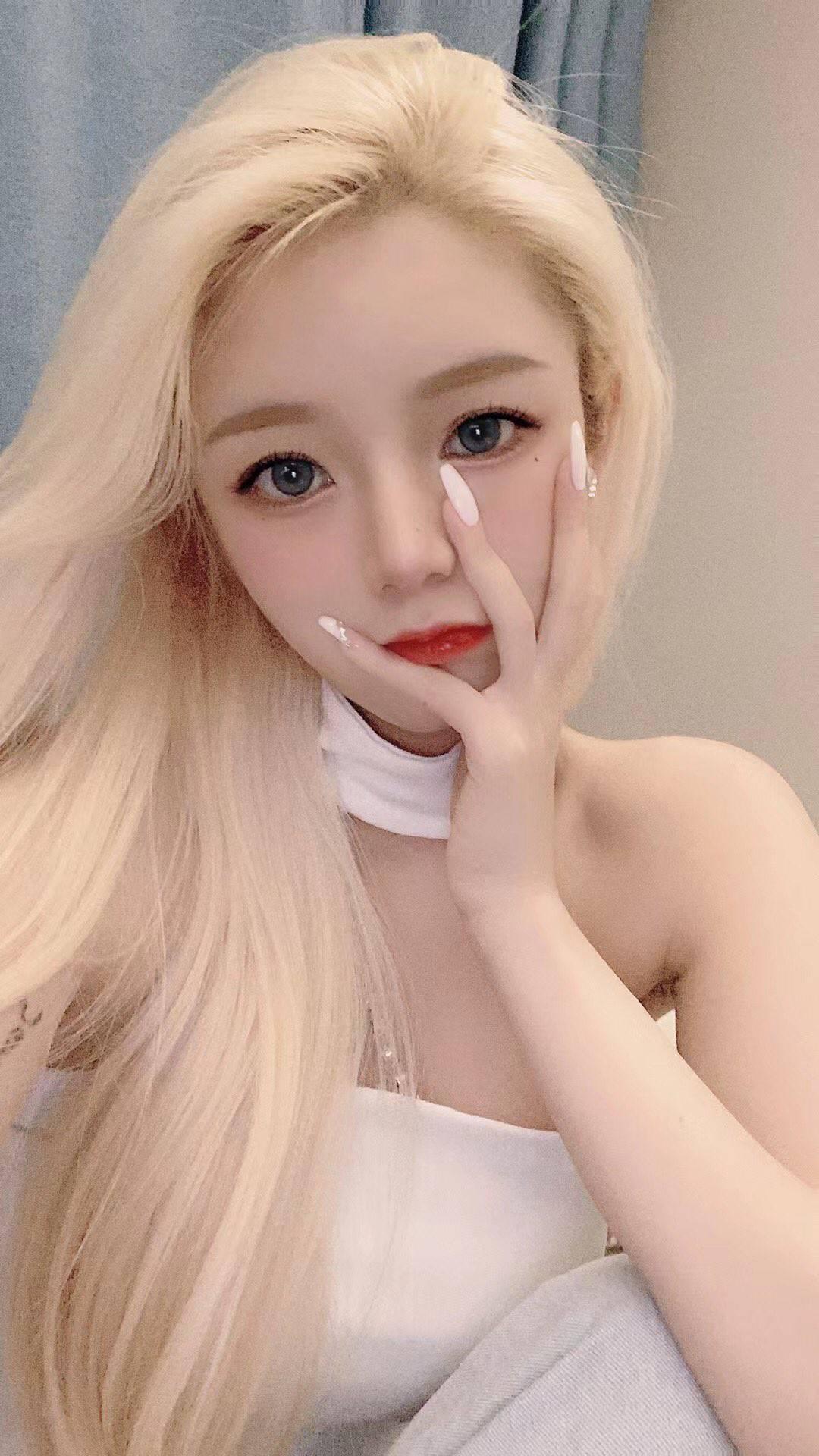 刚下水小妹，雪白肌肤，嫩嫩的，粉色bb