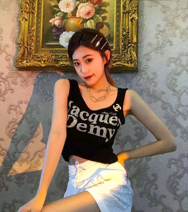 鲍鱼b，粉奶头，紧致，水多好身材